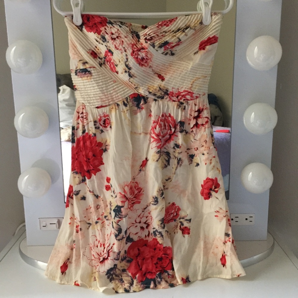 Urban Outfitters Kimchi Blue Strapless Sun Dress - Picture 3 of 8